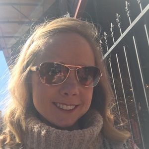 Meet your Posher, Crystal